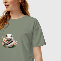 Футболка оверсайз женская Милая змейка в цветах, цвет: авокадо — фото 2