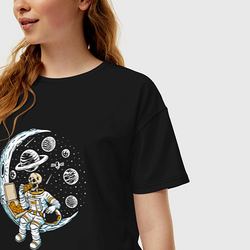 Женская футболка оверсайз Скелет ест пиццу на Луне / Черный – фото 3