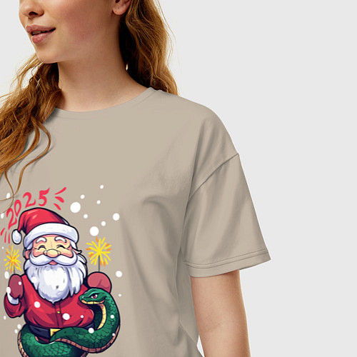 Женская футболка оверсайз Змея и Дед мороз / Миндальный – фото 3