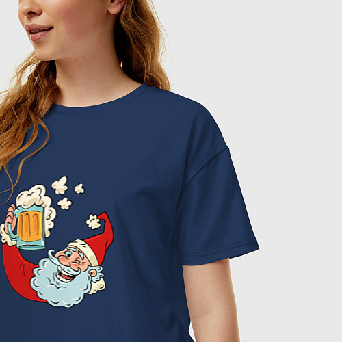 Женская футболка оверсайз Санта с пивасиком / Тёмно-синий – фото 3