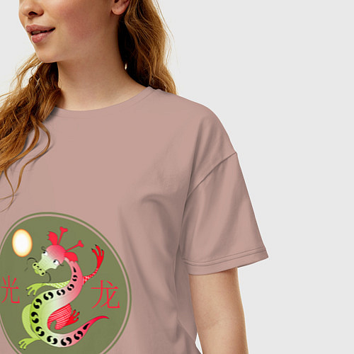 Женская футболка оверсайз Дракон змей китайский с иероглифами / Пыльно-розовый – фото 3