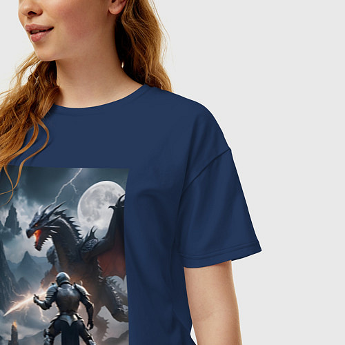 Женская футболка оверсайз Сражение рыцаря с драконом в стиле Demons Souls / Тёмно-синий – фото 3