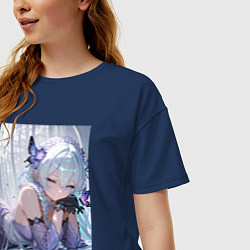 Футболка оверсайз женская Девушка лежащая на глади воды с бабочками и лепест, цвет: тёмно-синий — фото 2