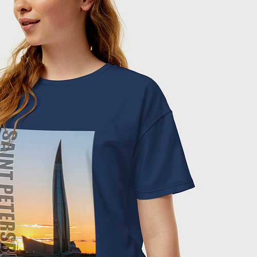 Женская футболка оверсайз Небоскреб Лахта центра в Санкт-Петербурге / Тёмно-синий – фото 3