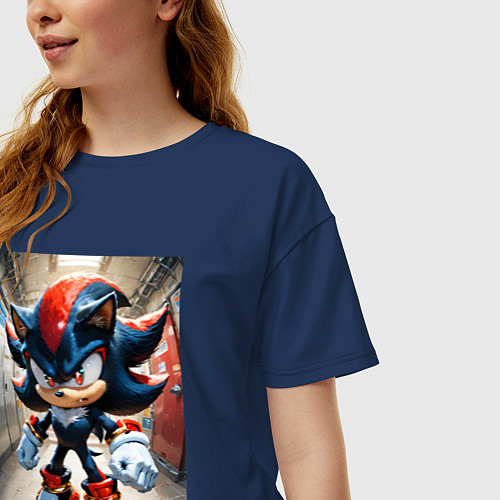 Женская футболка оверсайз Ежик Шедоу стоит в коридоре / Тёмно-синий – фото 3