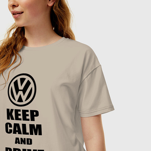 Женская футболка оверсайз Keep Calm & Drive VW / Миндальный – фото 3