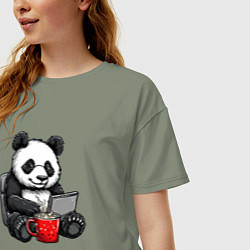 Футболка оверсайз женская Панда с кофе за ноутбуком, цвет: авокадо — фото 2