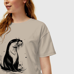 Футболка оверсайз женская Черная выдра в воде, цвет: миндальный — фото 2