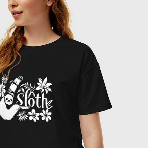 Женская футболка оверсайз Ленивец среди цветов / Черный – фото 3