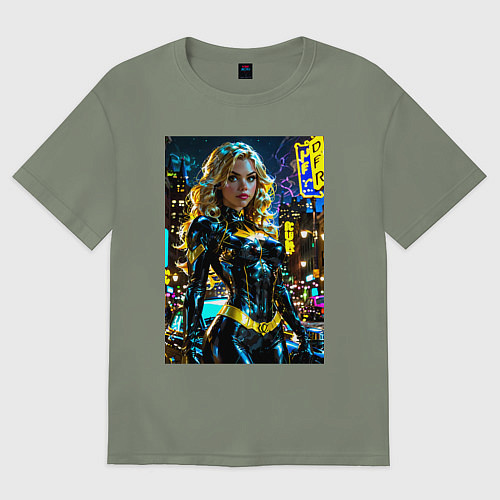 Женская футболка оверсайз Черная Канарейка на улице города / Авокадо – фото 1