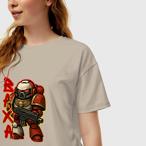 Женская футболка оверсайз Космодесантник в красно-белой броне / Миндальный – фото 3