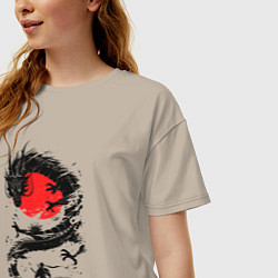 Футболка оверсайз женская Самурай против дракона, цвет: миндальный — фото 2