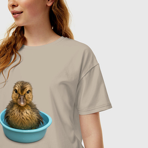 Женская футболка оверсайз Утенок в тазике / Миндальный – фото 3