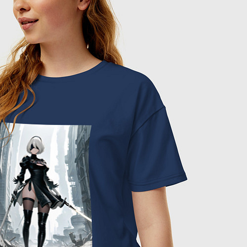 Женская футболка оверсайз Девушка-андроид с катанами посреди руин / Тёмно-синий – фото 3