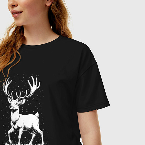 Женская футболка оверсайз Олень в снегу / Черный – фото 3