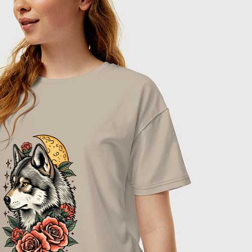 Женская футболка оверсайз Волк на фоне луны в стиле татуировки / Миндальный – фото 3