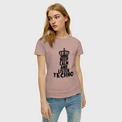 Футболка хлопковая женская Keep Calm & Listen Techno, цвет: пыльно-розовый — фото 2