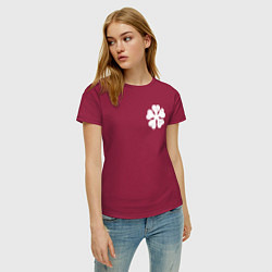 Футболка хлопковая женская ЧЁРНЫЙ КЛЕВЕР НА СПИНЕ, цвет: маджента — фото 2