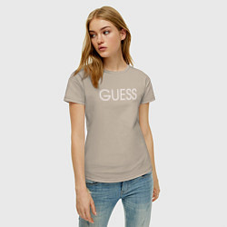 Футболка хлопковая женская GUESS, цвет: миндальный — фото 2