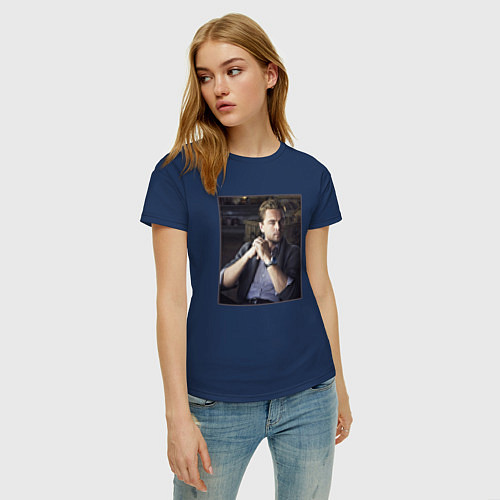 Женская футболка Леонардо Ди Каприо, фотопортрет / Тёмно-синий – фото 3