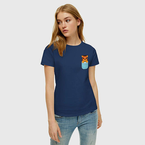 Женская футболка Тигренок в кармане / Тёмно-синий – фото 3