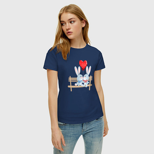 Женская футболка Влюбленные Зайцы на лавке Любовь / Тёмно-синий – фото 3