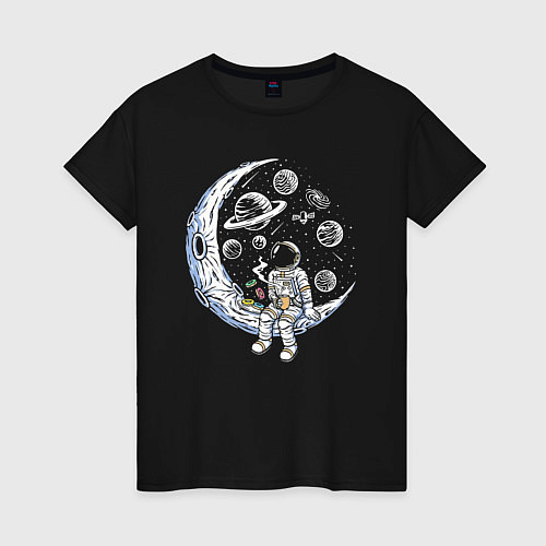 Женская футболка Космонавт, сидящий на луне, пьёт чай с плюшками An / Черный – фото 1