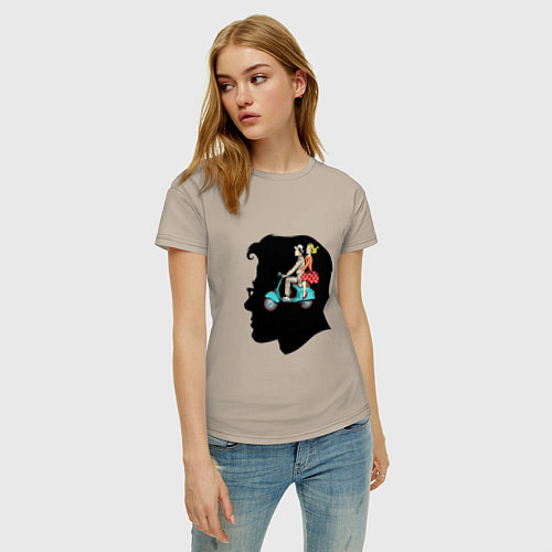 Женская футболка MAN WITH A GIRL ON A SCOOTER / Миндальный – фото 3