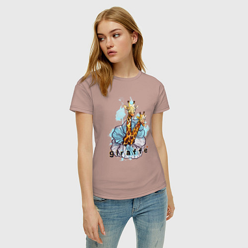 Женская футболка Парочка оранжевых в пятнышку жирафов в голубом акв / Пыльно-розовый – фото 3