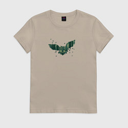 Женская футболка Летящая сова в тенистом зеленом лесу