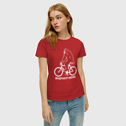 Футболка хлопковая женская Бигфут на велосипеде, цвет: красный — фото 2