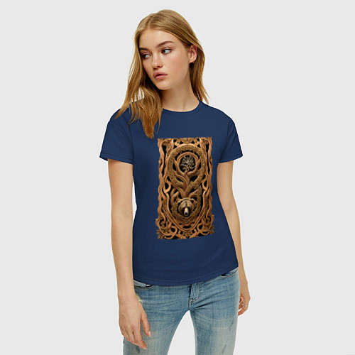 Женская футболка Медведь и древо жизни украшение из дерева / Тёмно-синий – фото 3