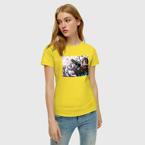 Женская футболка Сидящий мальчик / Желтый – фото 3