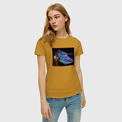 Футболка хлопковая женская Яхта в ночном порту, цвет: горчичный — фото 2
