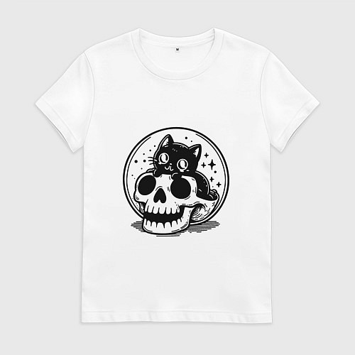 Женская футболка Черный котик сидит в черепе / Белый – фото 1