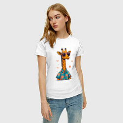 Футболка хлопковая женская Модный жираф в солнечных очках и гавайской рубашке, цвет: белый — фото 2