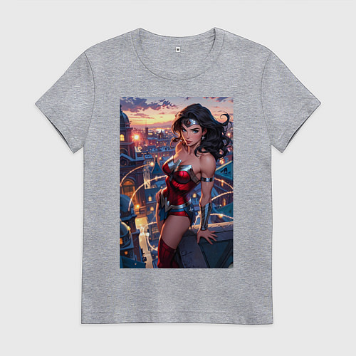 Женская футболка Чудо-женщина с городским фоном в стиле комиксов / Меланж – фото 1