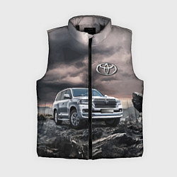 Женский жилет Toyota Land Cruiser 200 среди скал