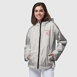 Ветровка с капюшоном женская Вязью Татьяна - красная надпись, цвет: 3D-черный — фото 2