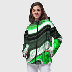 Ветровка с капюшоном женская Волнистые горизонтальные чёрно-зелёные полосы на б, цвет: 3D-черный — фото 2