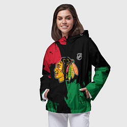 Ветровка с капюшоном женская Чикаго Блэкхокс - брызги красок, цвет: 3D-черный — фото 2