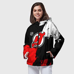 Ветровка с капюшоном женская Нью Джерси Девилз - брызги краски, цвет: 3D-черный — фото 2